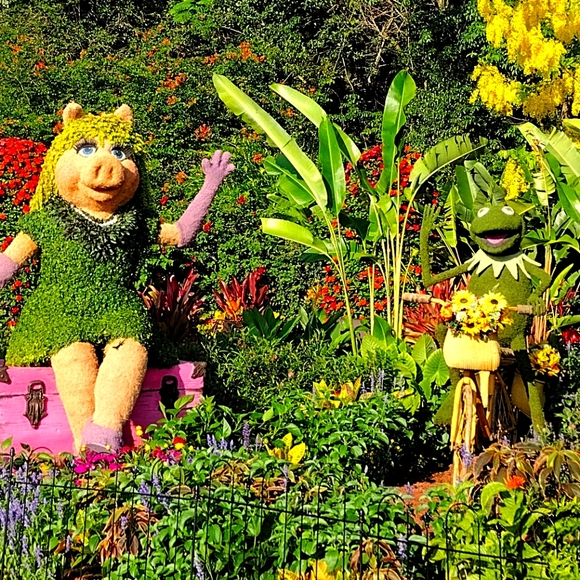 Meet your Posher, Brit - Picture 1 of 1